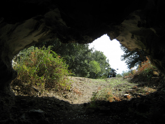 Höhle an der D63 nahe Castiglione